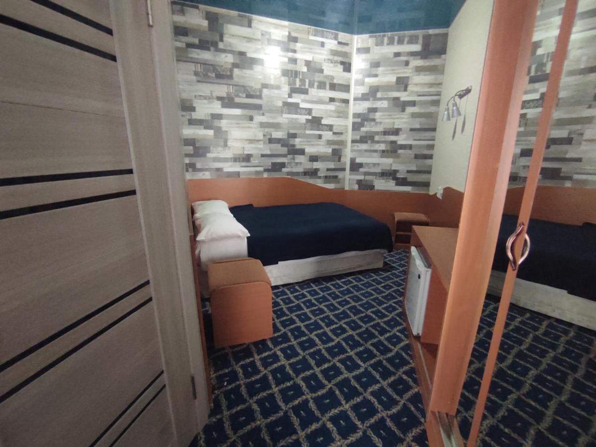 Three Dolphins Hotel Aktau  Extérieur photo