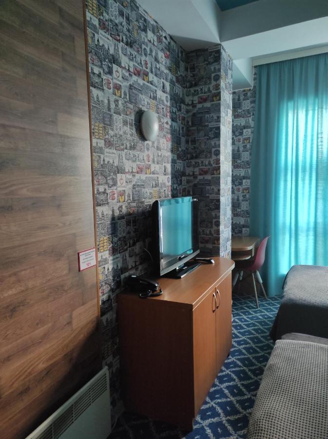 Three Dolphins Hotel Aktau  Extérieur photo