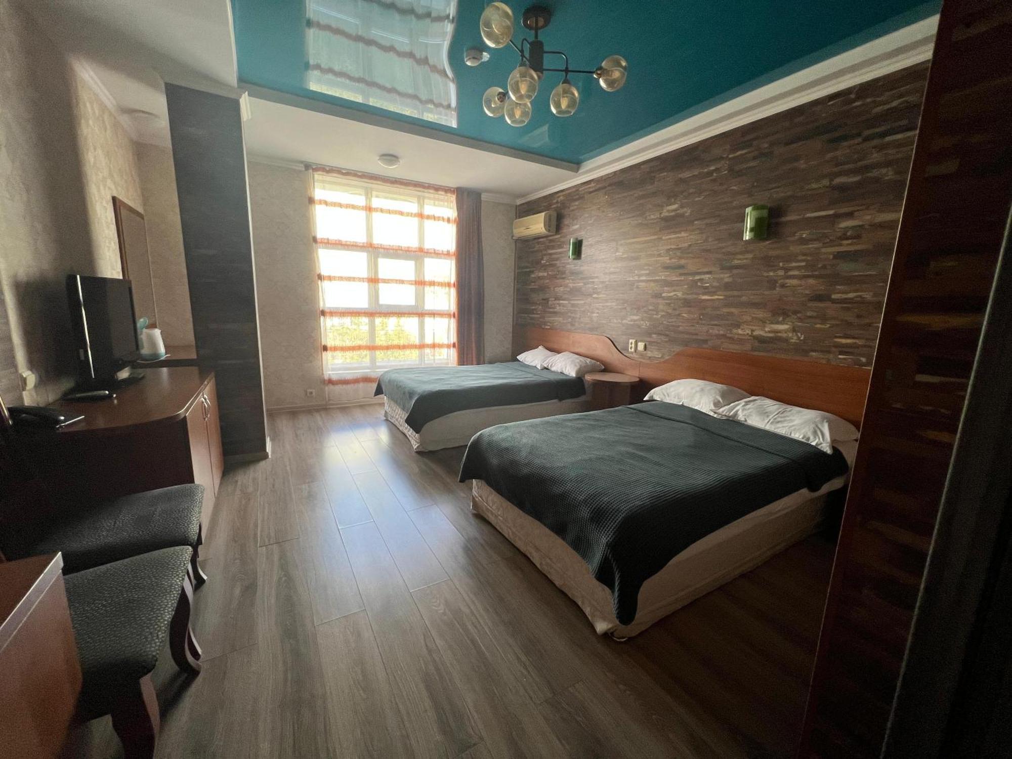 Three Dolphins Hotel Aktau  Extérieur photo